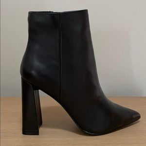 STEVE MADDEN : TARRA BOOTIE